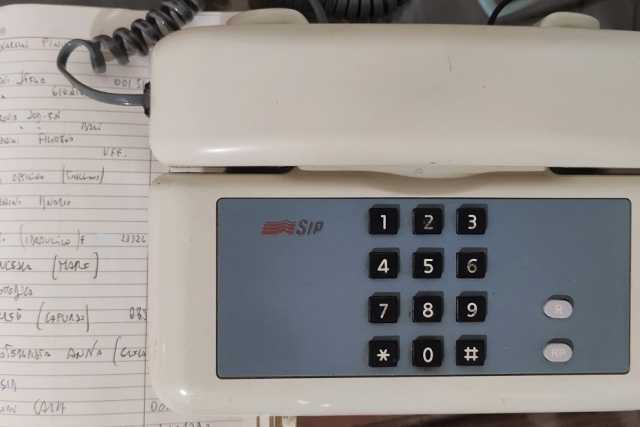 Telefono fisso, cabine e bigliettini: ecco come ci si organizzava un tempo nel mondo senza cellulari